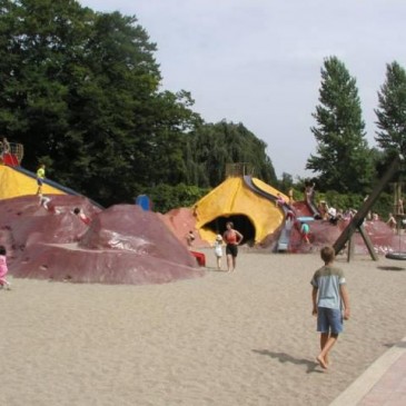 Huge playground in the city center: Playground Planten un Blomen
